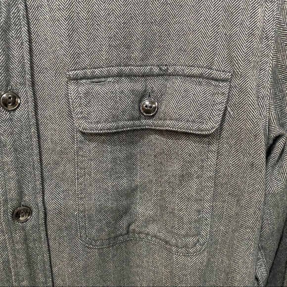 ❌SOLD❌Crew Gray Herringbone Flannel Button Down S - Picture 4 of 8